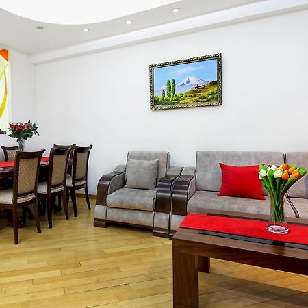 3 Bedroom Apartment Near Republic Square Ереван Екстериор снимка