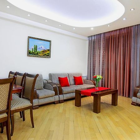 3 Bedroom Apartment Near Republic Square Ереван Екстериор снимка